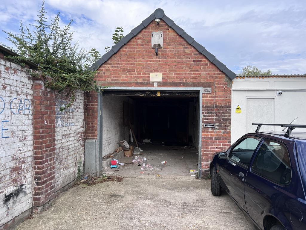 Lot: 180 - FREEHOLD GARAGE WORKSHOP - View of the front with the roller door open
